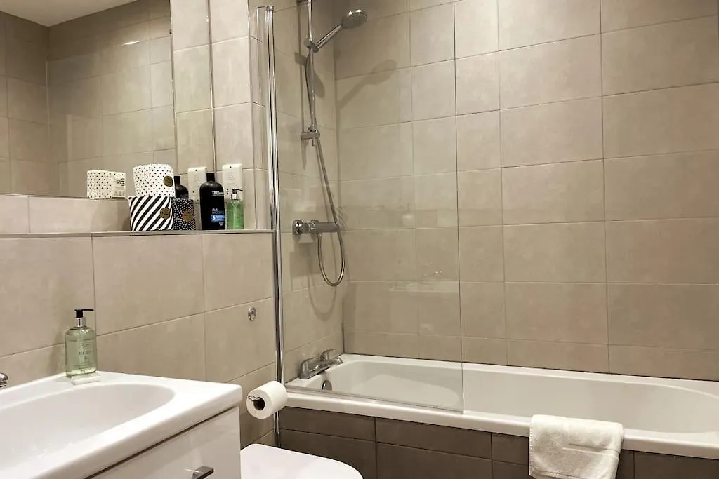 アパート Modern 1 Bed Leith Tram Station Edinburghアパートメント