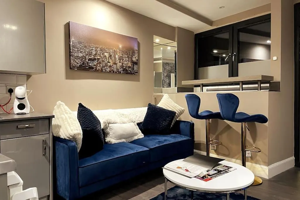 Modern 1 Bed Leith Tram Station Edinburghアパートメント
